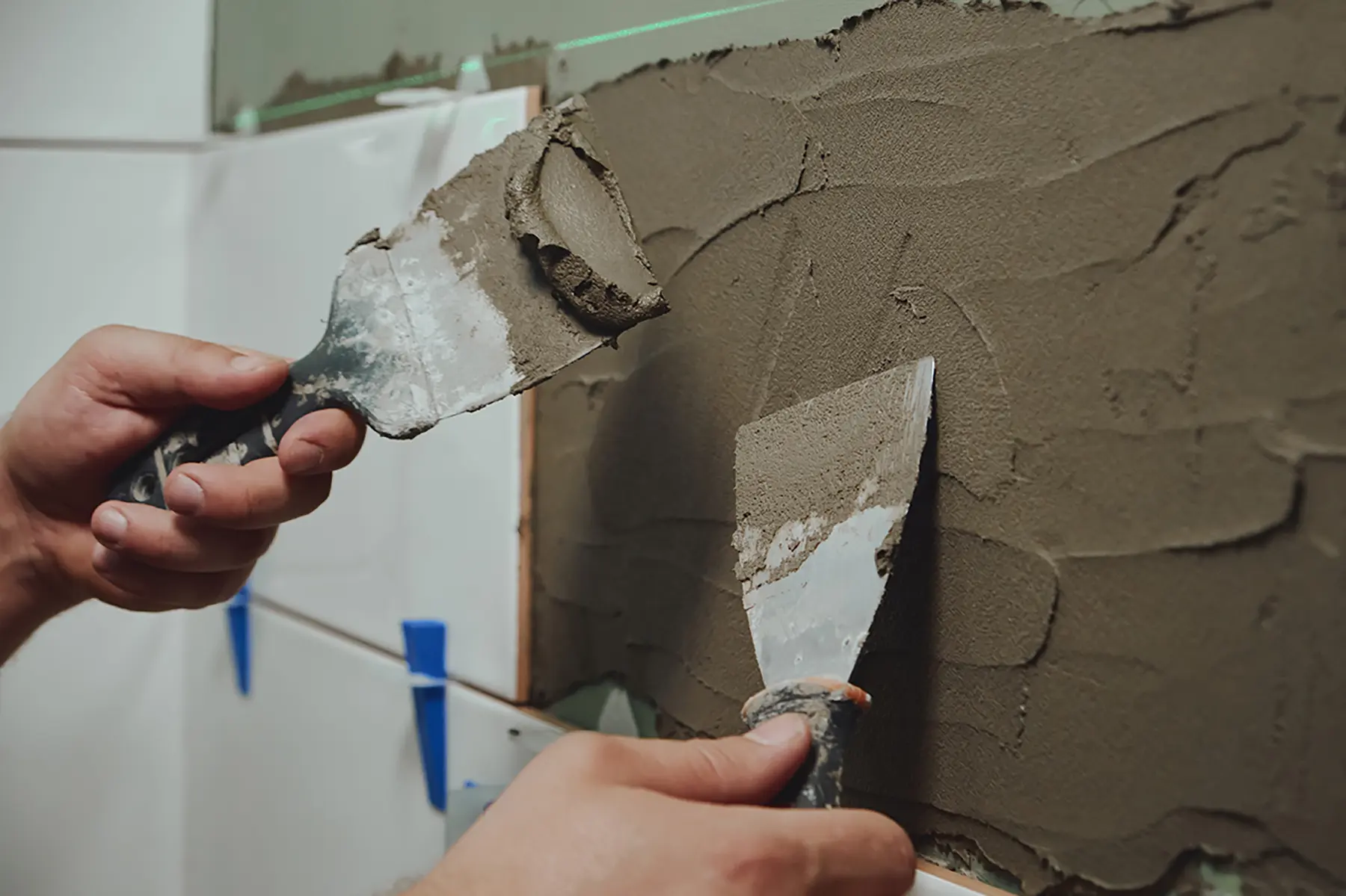 Как клеить плитку на гипсокартон?